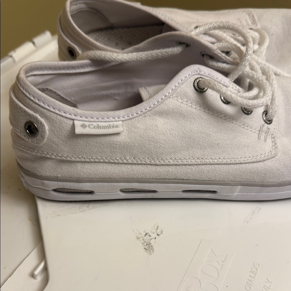 Columbia White Canvas Sneakers Casual Low-Top Design - Picture 8 of 9